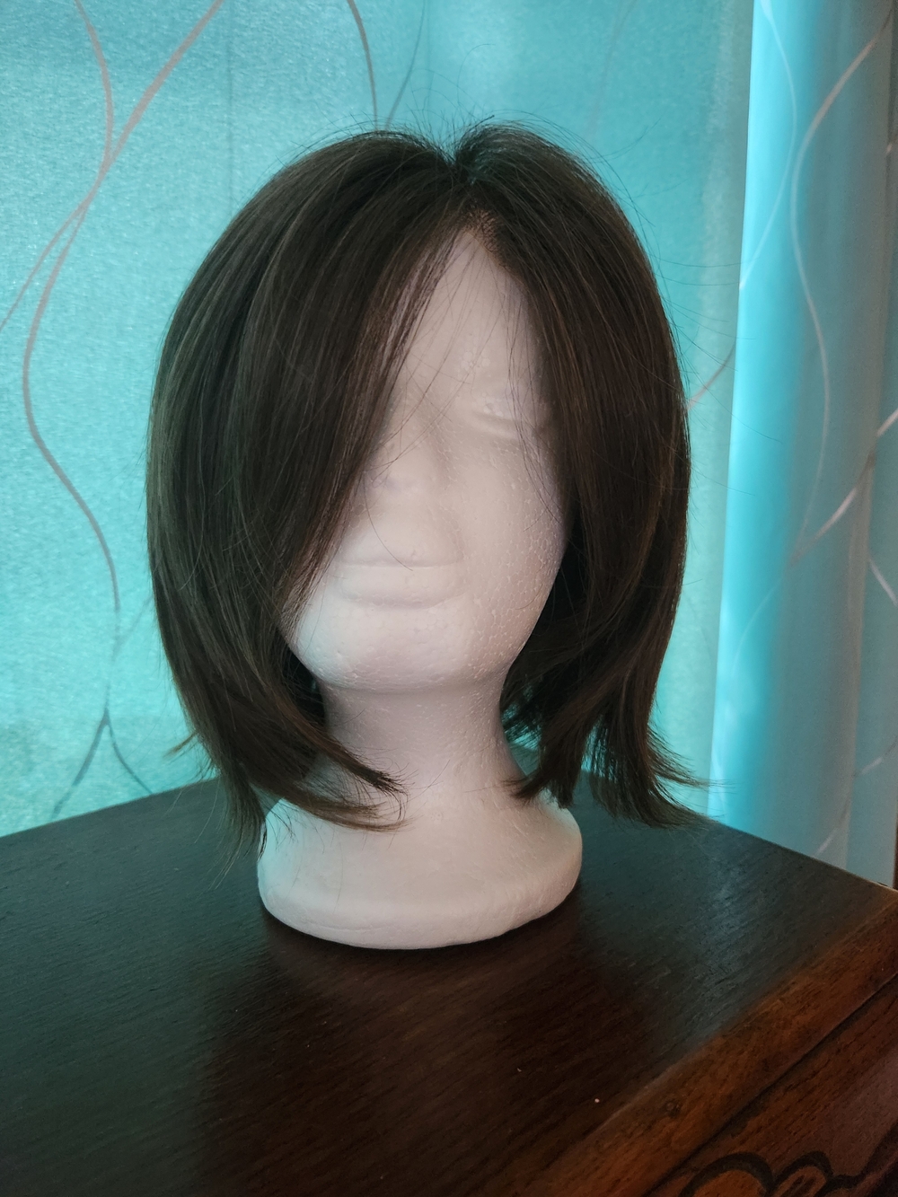 Short Layered Brown Women's Synthetic Wig - Soft Natural Shine - Picture 2 of 8